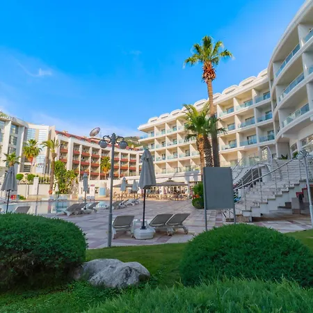 Pineta Park Deluxe 5* מרמריס