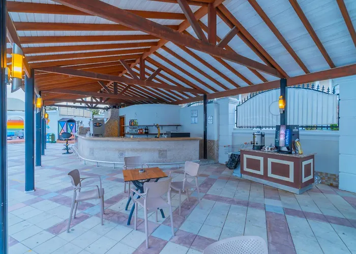מלון Pineta Park Deluxe מרמריס