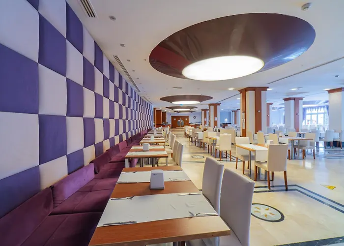 מלון Pineta Park Deluxe 5*