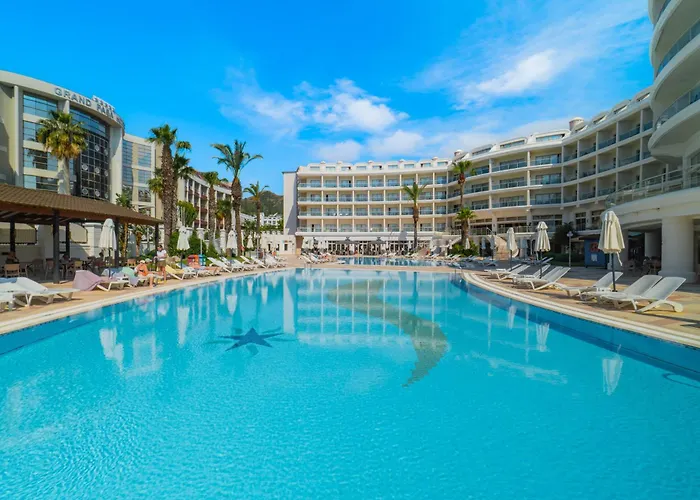 Pineta Park Deluxe מלון מרמריס