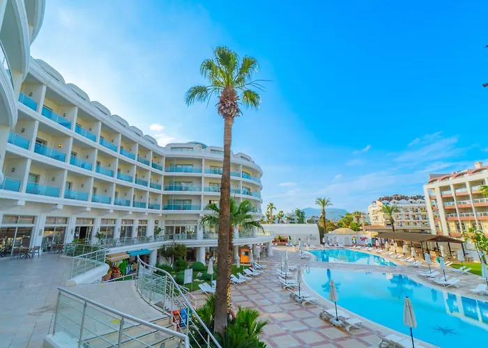Pineta Park Deluxe 5* מרמריס