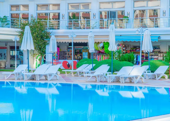 מלון Pineta Park Deluxe