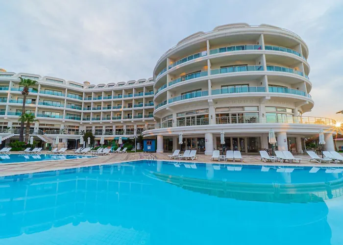 Pineta Park Deluxe 5* מרמריס