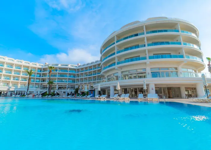 Pineta Park Deluxe מלון