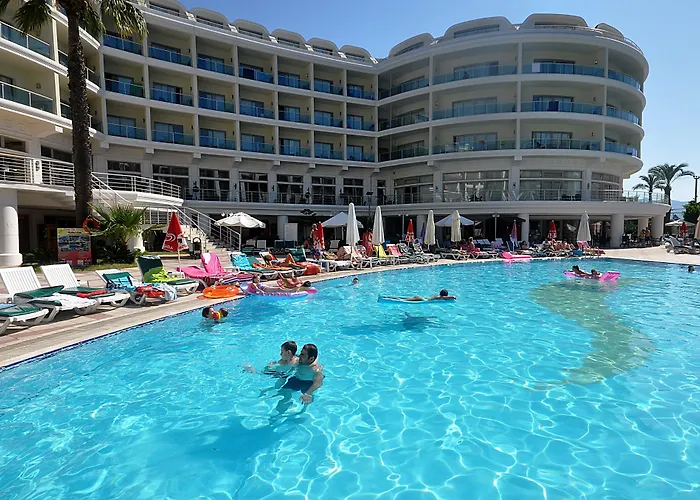 Pineta Park Deluxe מלון מרמריס
