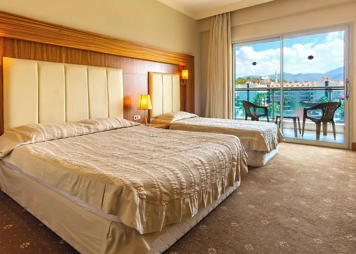 Pineta Park Deluxe 5* מרמריס