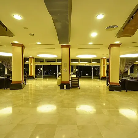 Pineta Park Deluxe 4* Μαρμαρίς