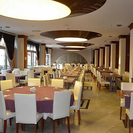 מלון Pineta Park Deluxe 4*