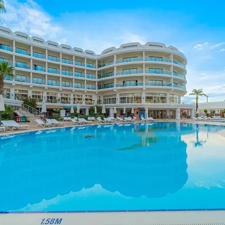 Pineta Park Deluxe 5* 马尔马里斯